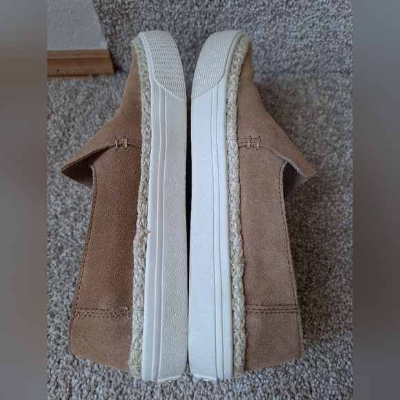 Toms Womens Tan Suede Slip On Sneaker/Loafer Size 9 - Picture 7 of 8